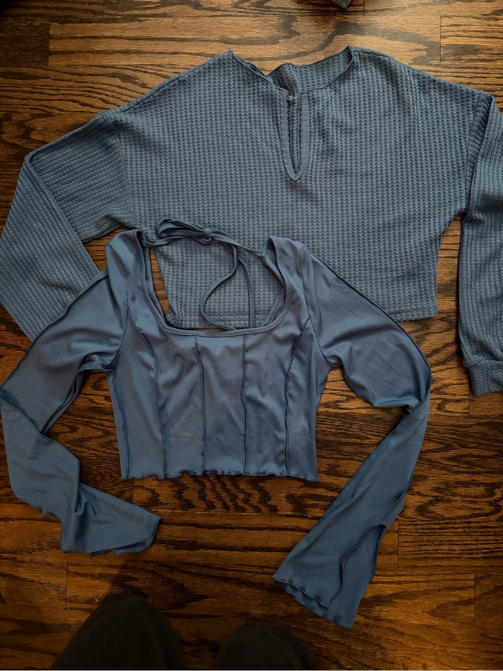 2 Blue Women's Long Sleeve Crop Top
